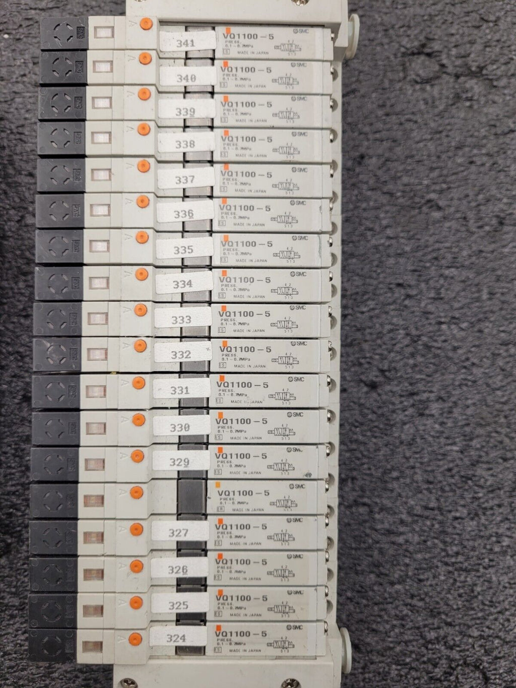 2x SMC Valve Block Solenoid Manifold VQ1200-5 VQ1100-5 24VDC 30 Valves Lot C