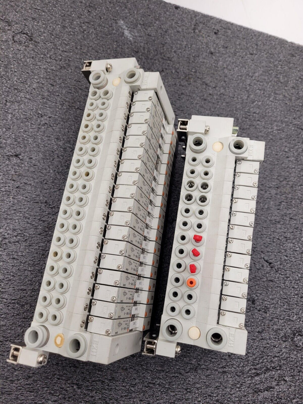 2x SMC Valve Block Solenoid Manifold VQ1200-5 VQ1100-5 24VDC 30 Valves Lot C