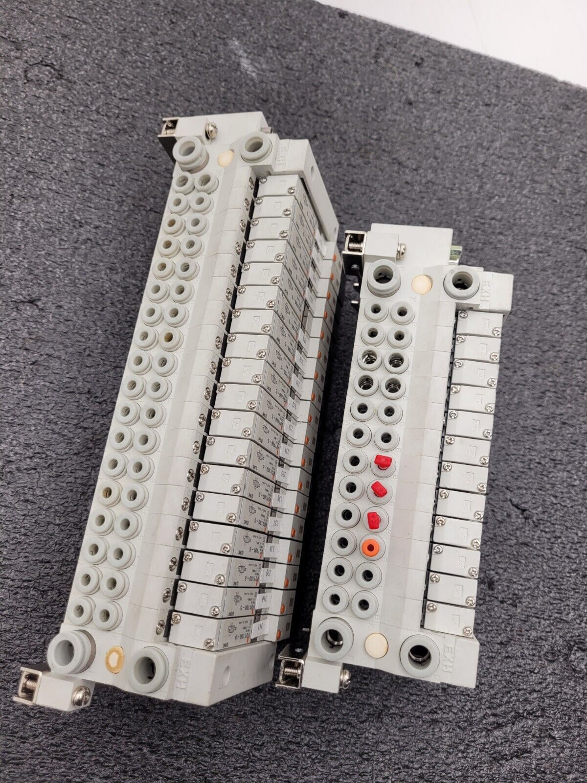 2x SMC Valve Block Solenoid Manifold VQ1200-5 VQ1100-5 24VDC 30 Valves Lot C