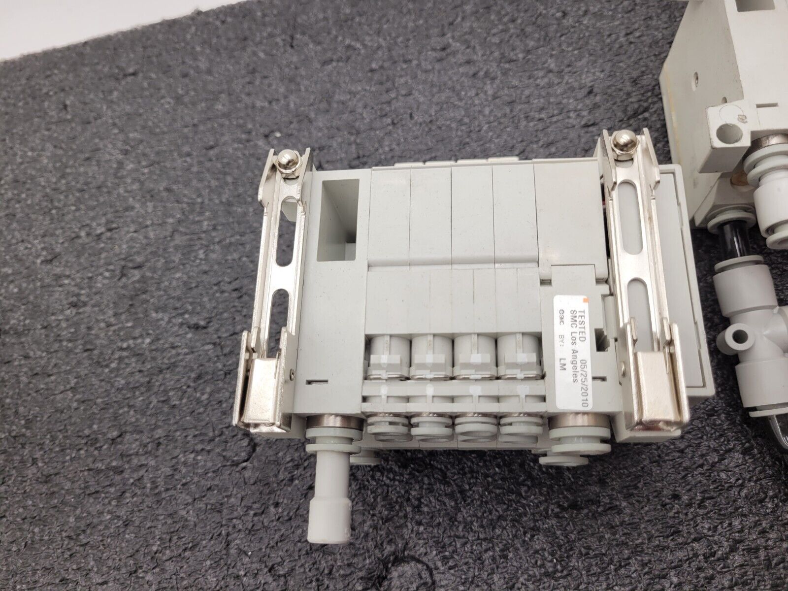 2x SMC Pneumatic Valve Block Solenoid Manifold 24VDC 16 Valves Total Lot F