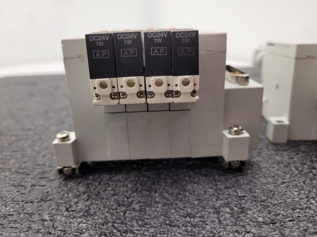 2x SMC Pneumatic Valve Block Solenoid Manifold 24VDC 16 Valves Total Lot F