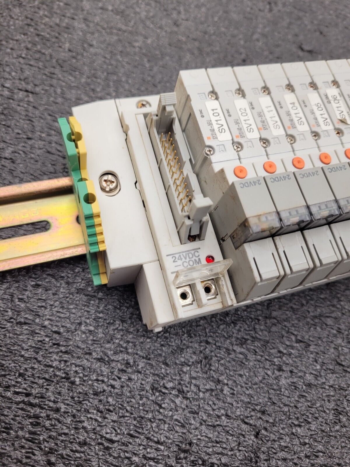 SMC 20 Solenoid Valve Block DIN Rail Mount 24VDC 16x SY3140-5FU 4x SY3140-5L0Z