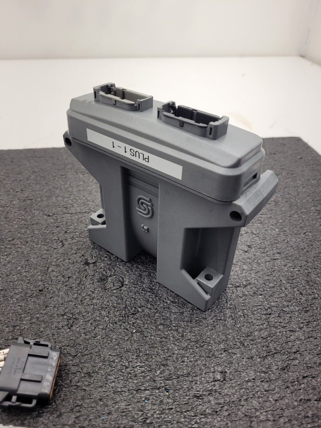 Sauer Danfoss 10100993-10105517 Plus 1 +1 Controller w/ Connectors MC 024 020