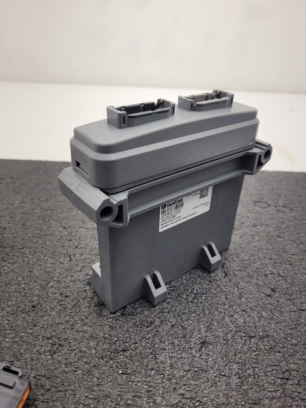 Sauer Danfoss 10100993-10105517 Plus 1 +1 Controller w/ Connectors MC 024 020