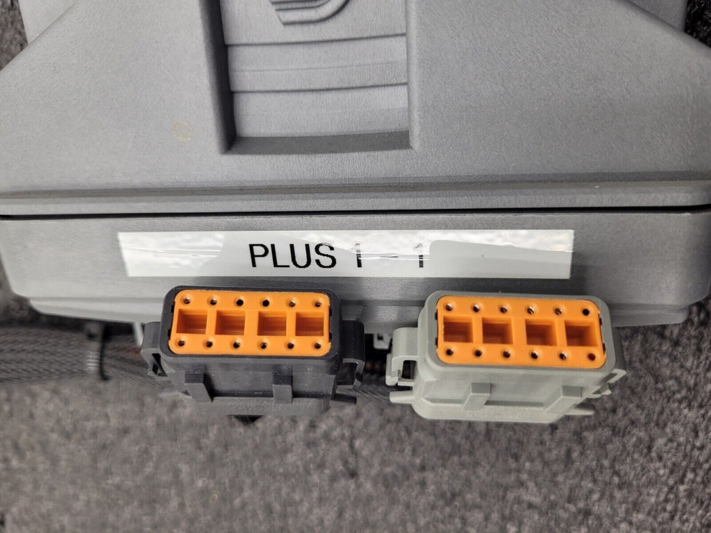 Sauer Danfoss 10100993-10105517 Plus 1 +1 Controller w/ Connectors MC 024 020