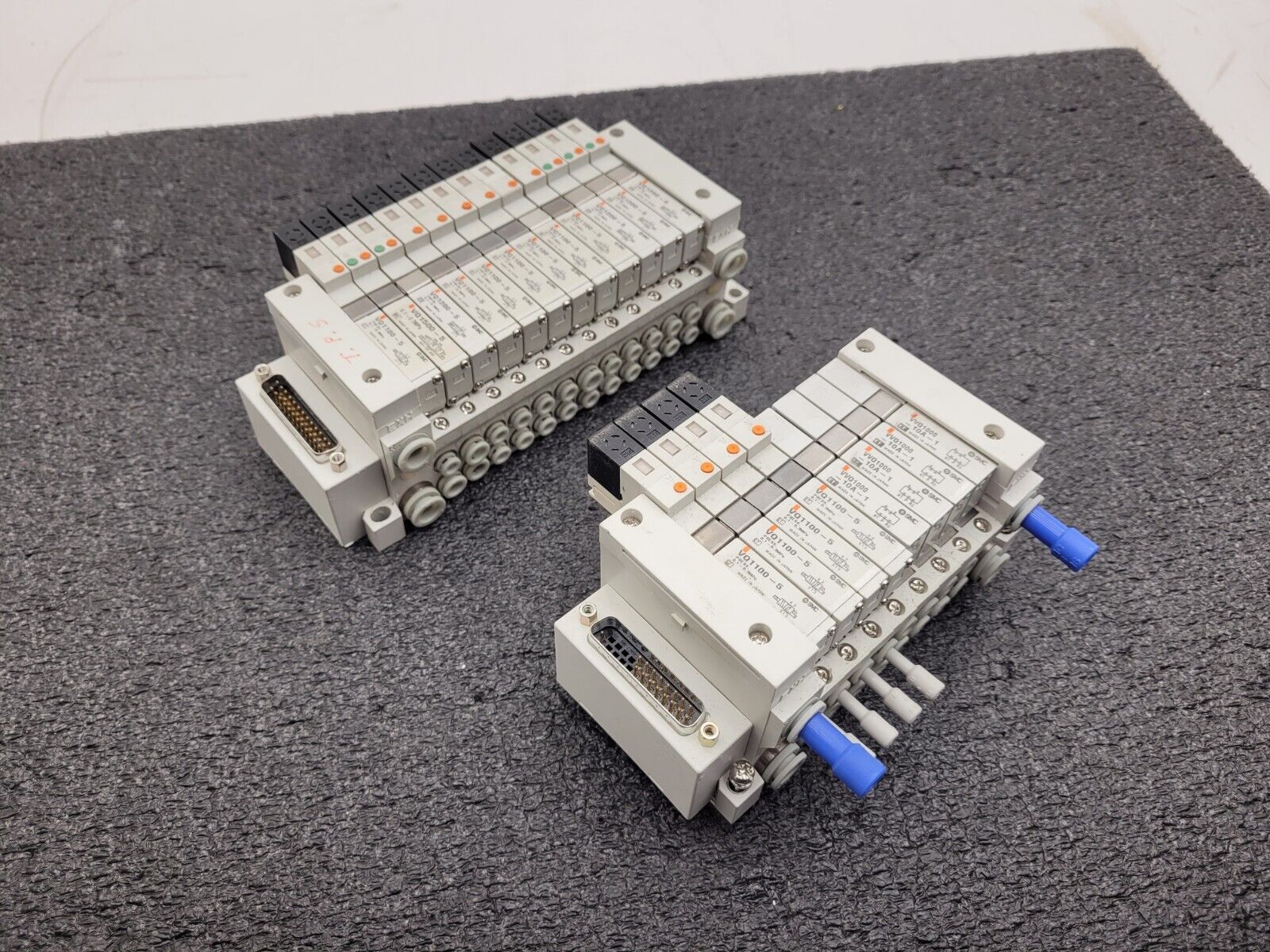 2x SMC Pneumatic Valve Block Solenoid Manifold 24VDC 20 Valves Total Lot G