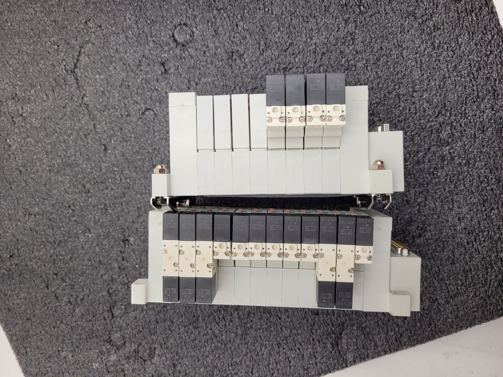 2x SMC Pneumatic Valve Block Solenoid Manifold 24VDC 20 Valves Total Lot G