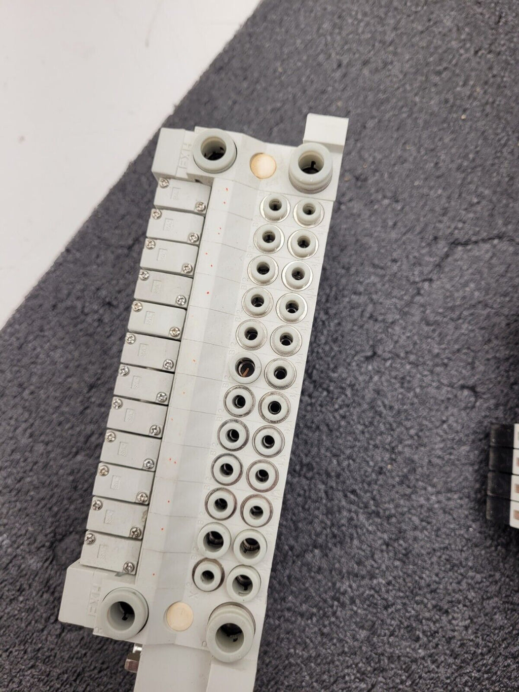 2x SMC Pneumatic Valve Block Solenoid Manifold 24VDC 20 Valves Total Lot G