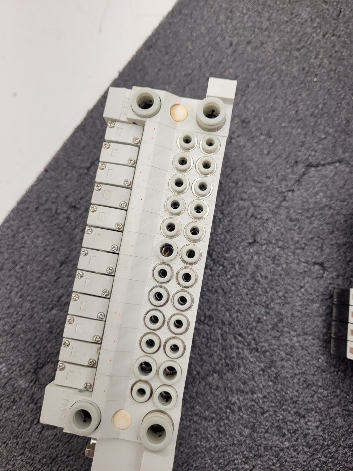 2x SMC Pneumatic Valve Block Solenoid Manifold 24VDC 20 Valves Total Lot G