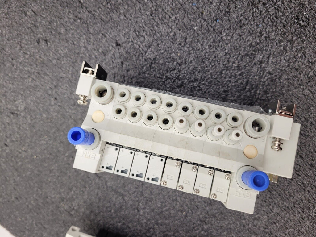 2x SMC Pneumatic Valve Block Solenoid Manifold 24VDC 20 Valves Total Lot G