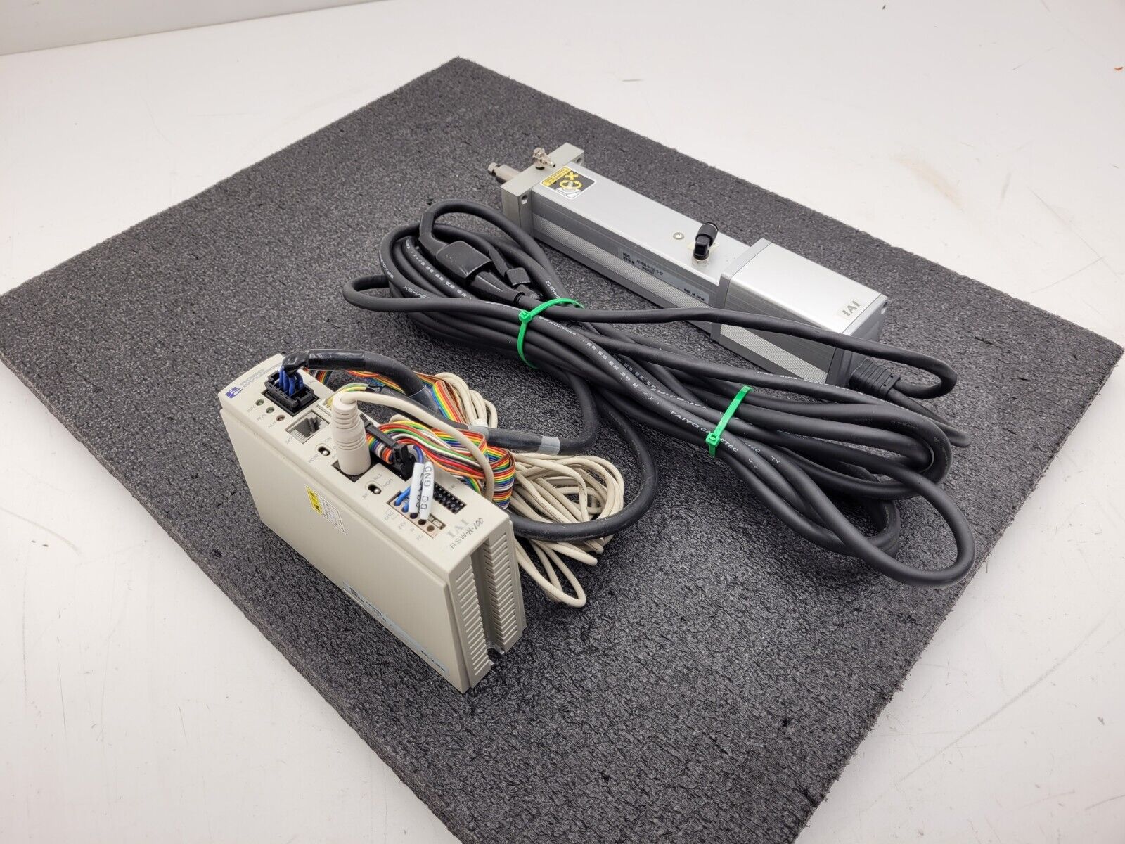 IAI Robo Cylinder RC-RSW-H-100-S-SP Linear Actuator 100mm Stroke 24V RCA-S-RSW