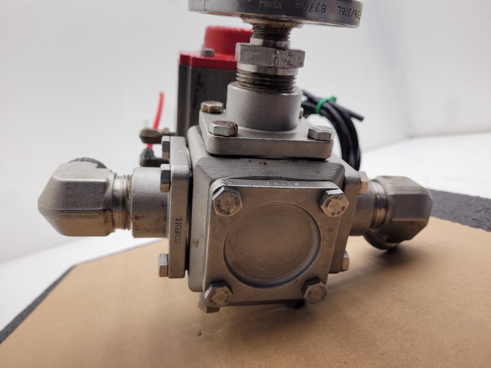 A-T Controls Series 33-1T 1" 1000PSI 3-Way Valve Air Triad Controls 2R40DA