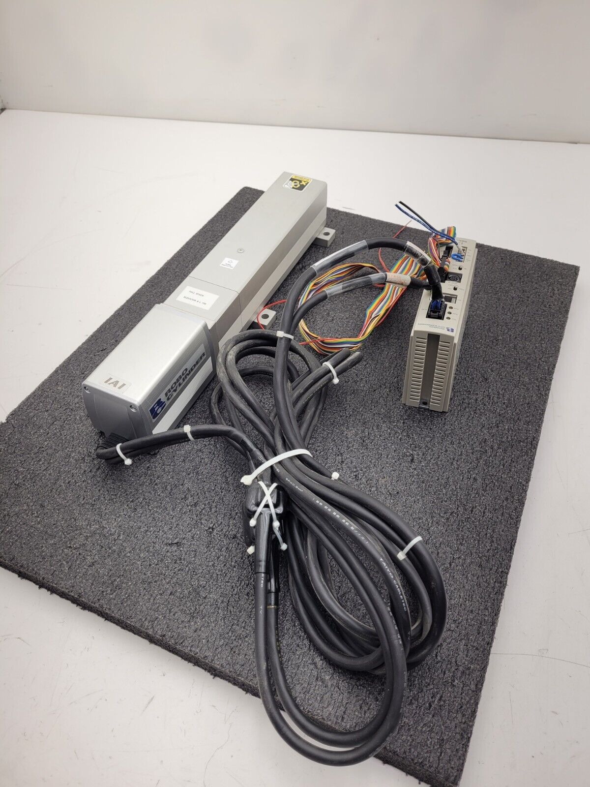 IAI Robo Cylinder Linear Piston Actuator 150mm Stroke RCA-S-RMA Controller