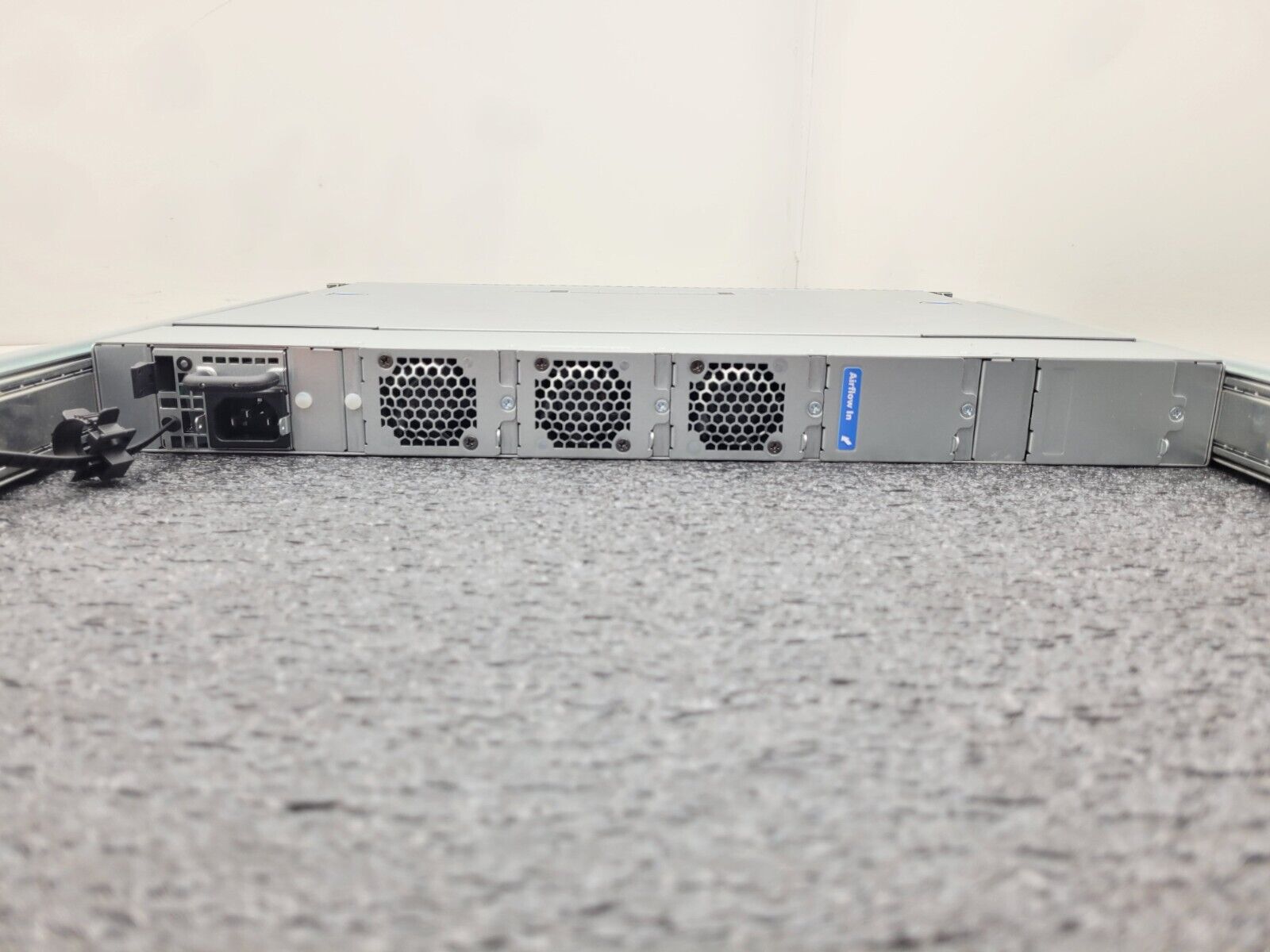 Quanta Mesh T1048-LY4R 48 Port 1Gbps Switch 1x 120W PSU Rails 4x 10Gbps SFP+