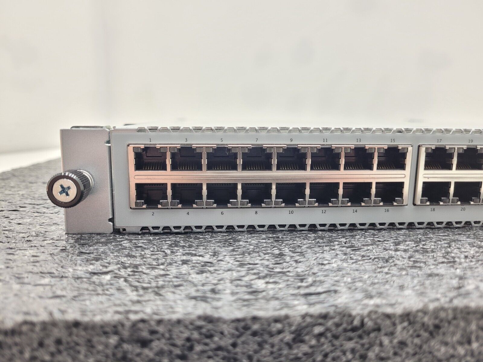Quanta Mesh T1048-LY4R 48 Port 1Gbps Switch 1x 120W PSU Rails 4x 10Gbps SFP+