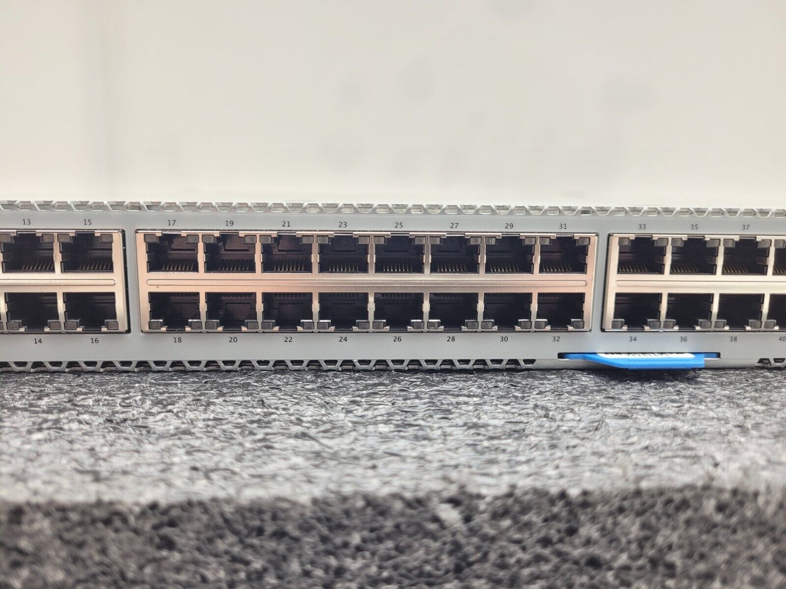 Quanta Mesh T1048-LY4R 48 Port 1Gbps Switch 1x 120W PSU Rails 4x 10Gbps SFP+
