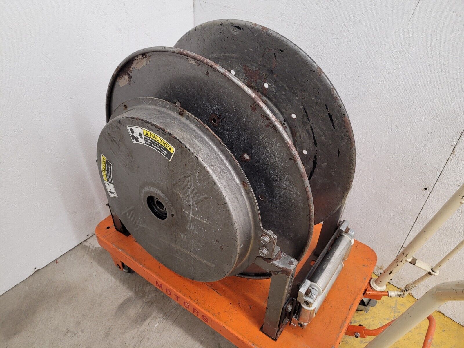 Hannay Reels 820-25-26-10.5A SR 1" Spring Rewind Hose Reel 2000PSI Unit A