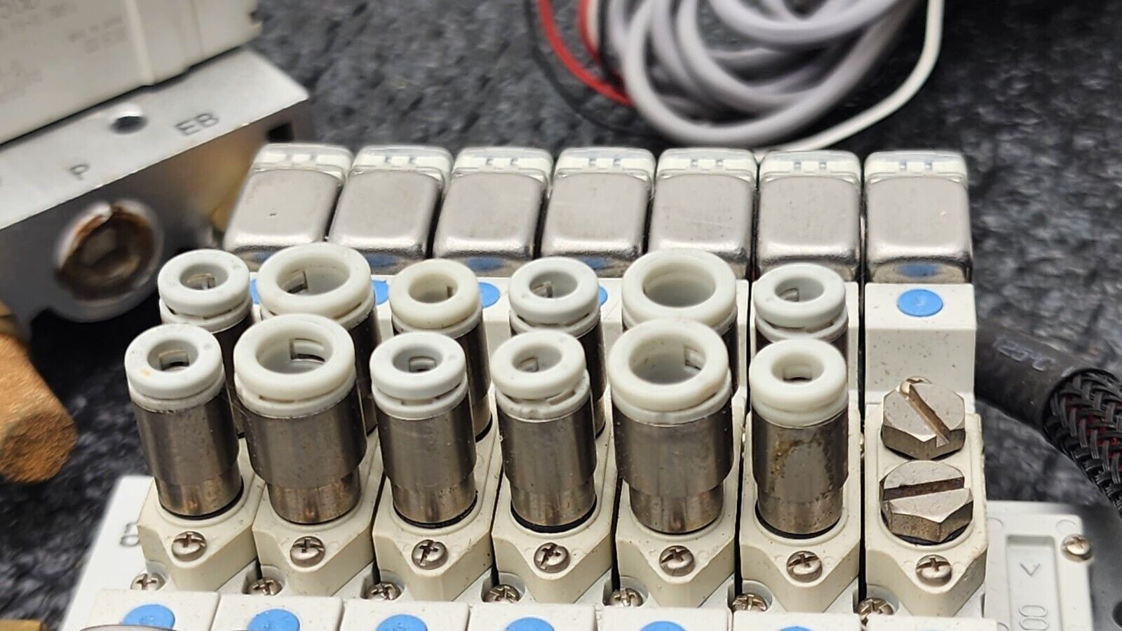 3x SMC Pneumatic Valve Block Solenoid Manifold 24VDC 17 Valves Total Lot H