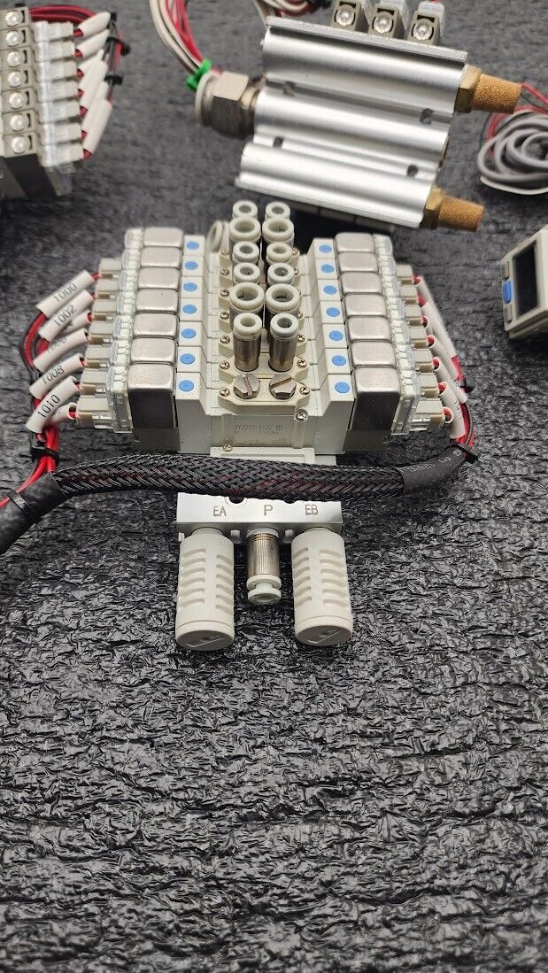 3x SMC Pneumatic Valve Block Solenoid Manifold 24VDC 17 Valves Total Lot H