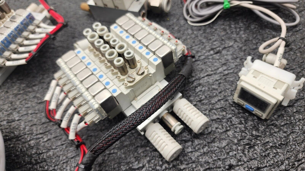 3x SMC Pneumatic Valve Block Solenoid Manifold 24VDC 17 Valves Total Lot H