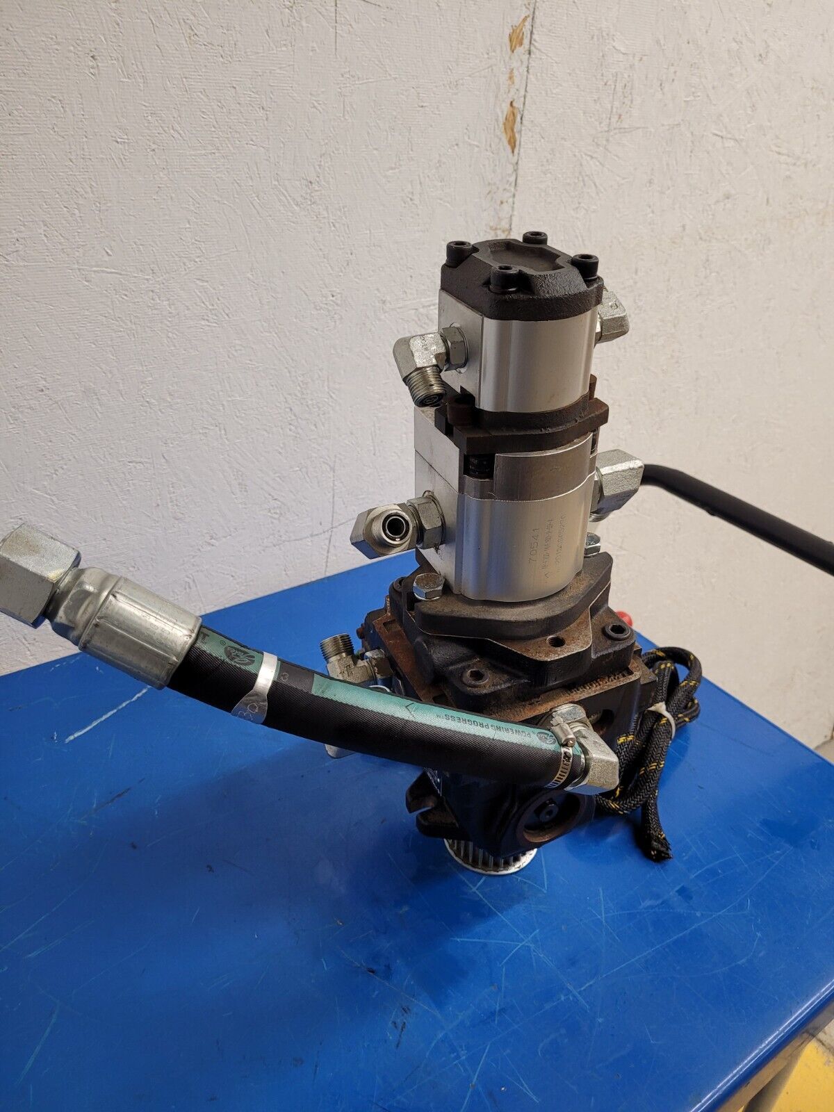 Poclain Hydraulics B47581S 3x Hydraulic Pump Stack CCW Rotation D2