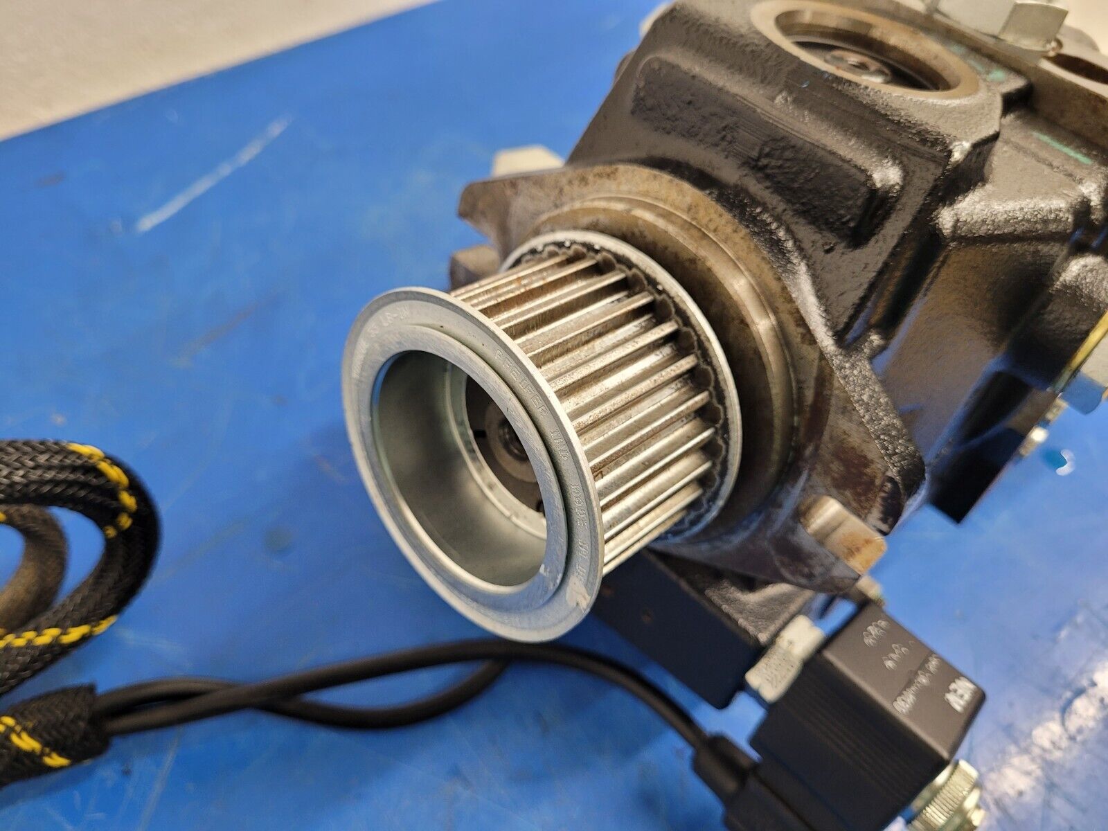 Poclain Hydraulics B47581S 3x Hydraulic Pump Stack CCW Rotation D3