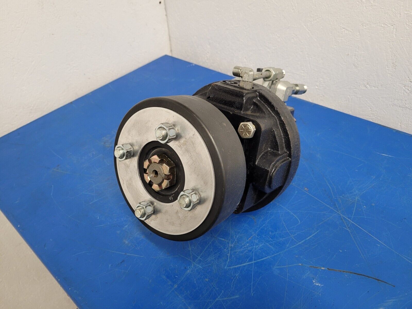 White Drive Products HB Hydraulic Wheel Drive Motor With Holding Brake Unit D