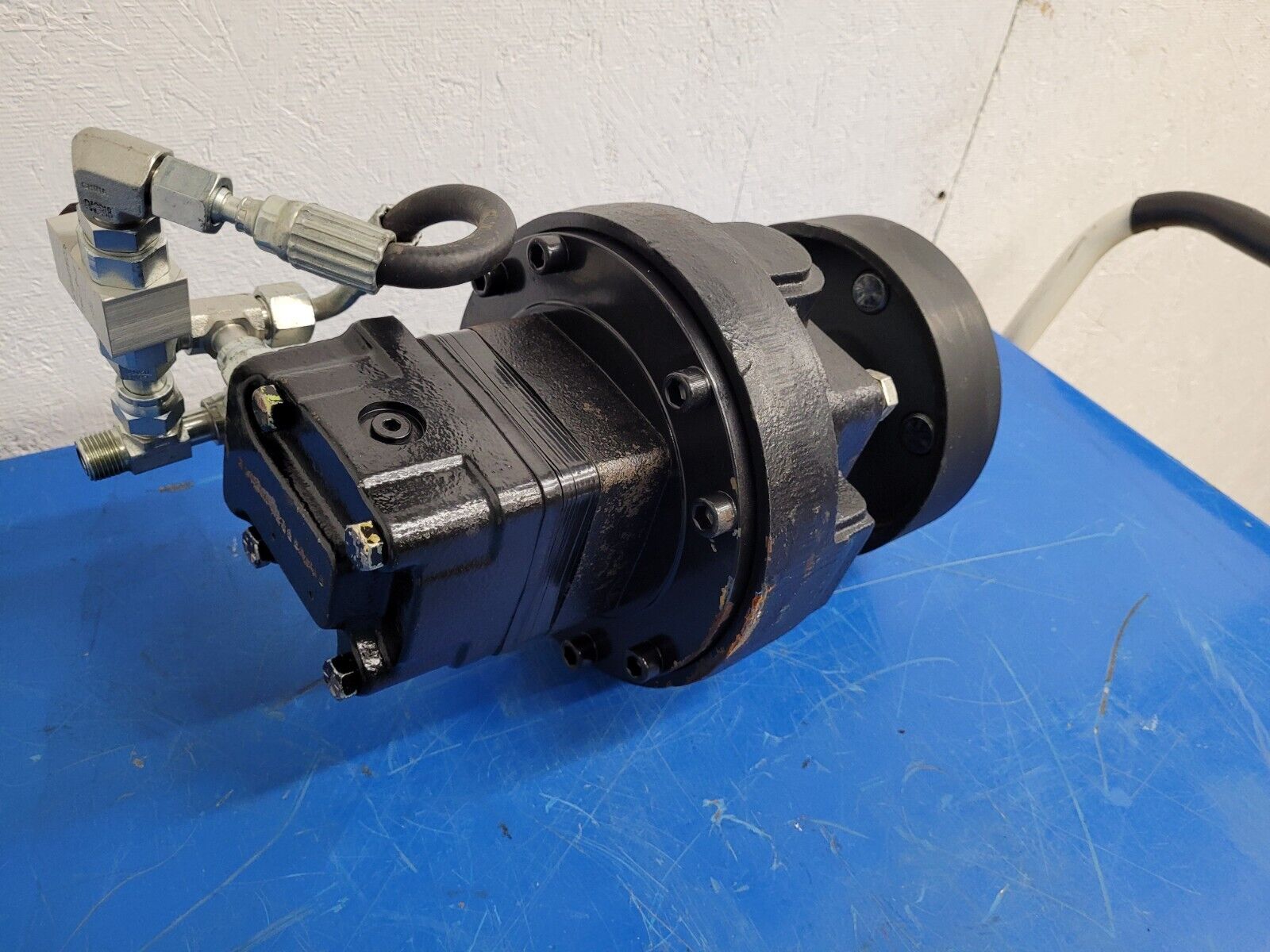 White Drive Products HB Hydraulic Wheel Drive Motor With Holding Brake Unit D