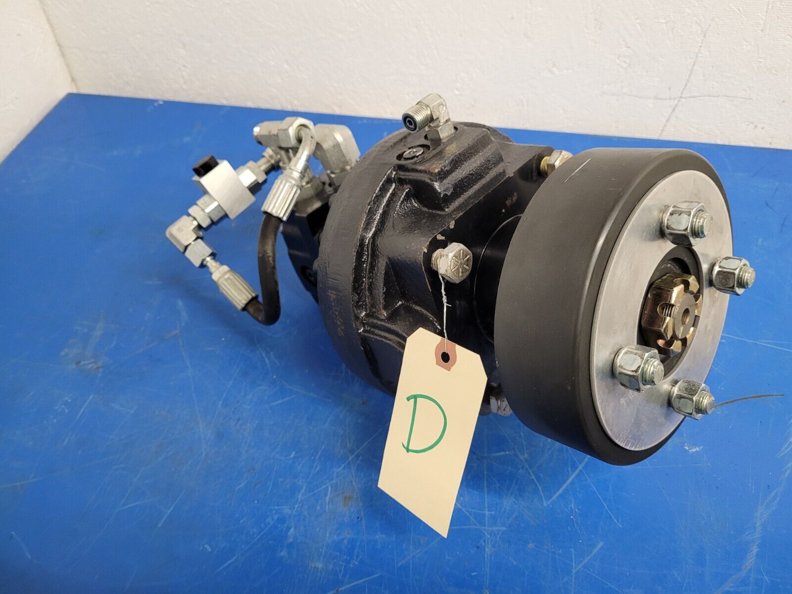 White Drive Products HB Hydraulic Wheel Drive Motor With Holding Brake Unit D