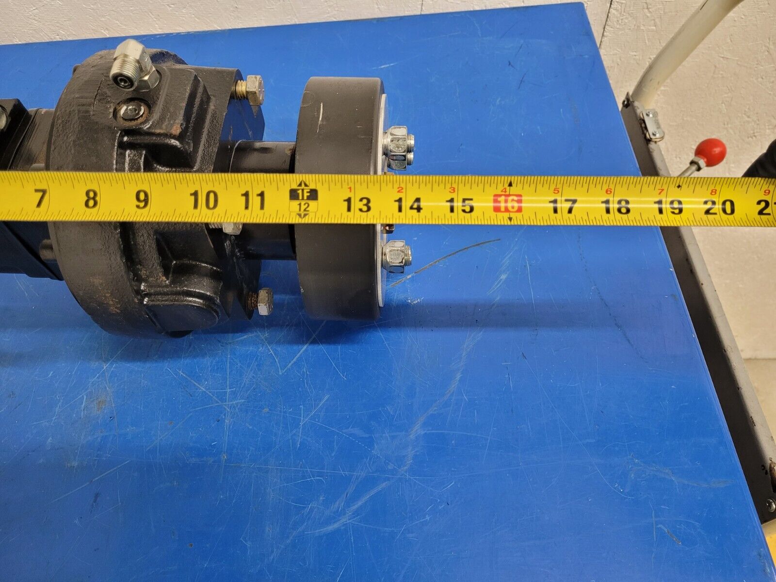 White Drive Products HB Hydraulic Wheel Drive Motor With Holding Brake Unit D
