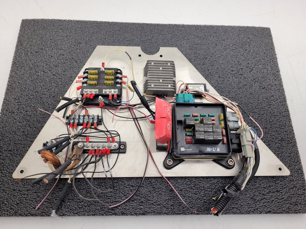 Eaton 31S-002-0 12VDC Power Distribution Module Fuse Relay Holder System B