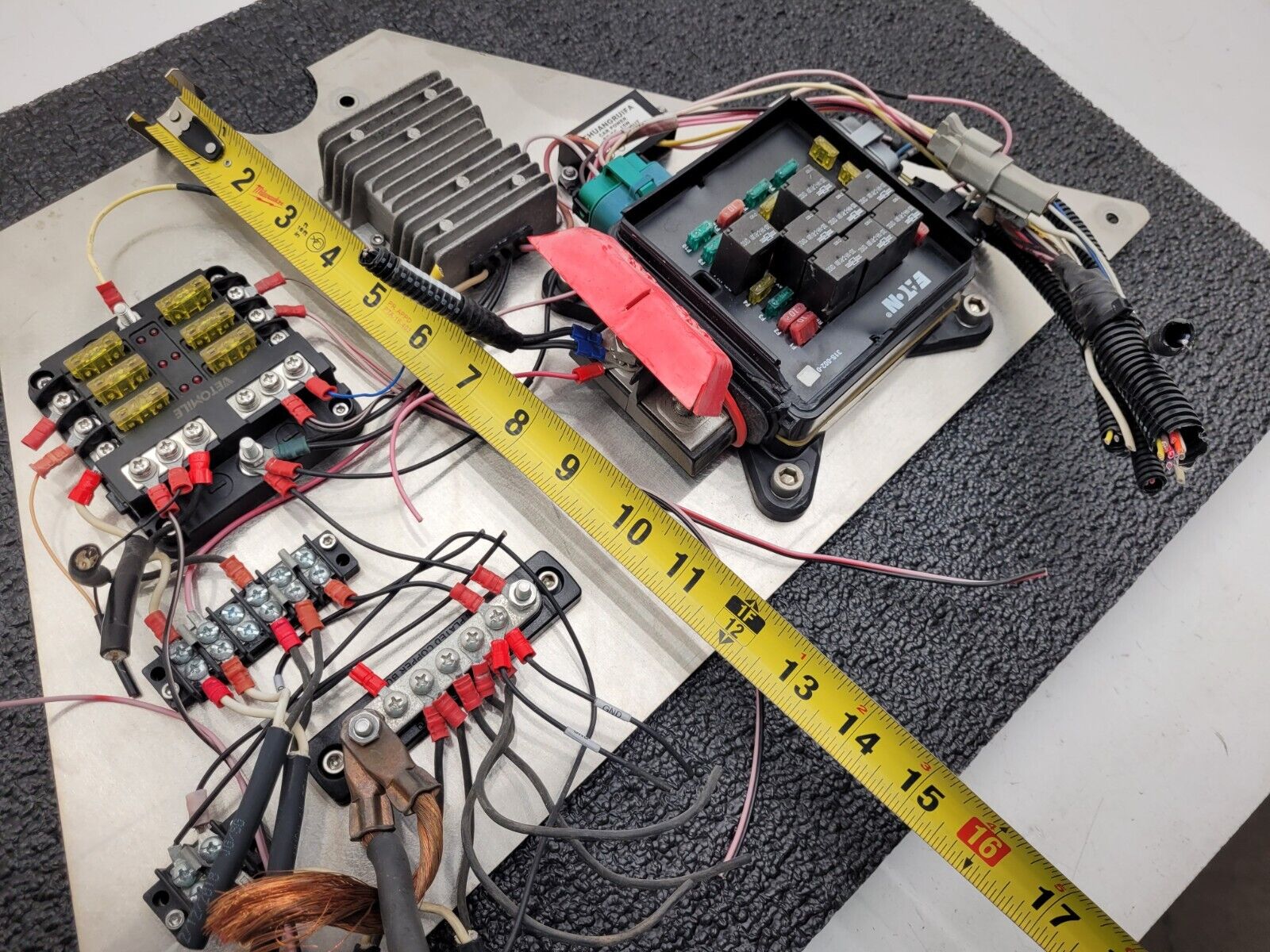 Eaton 31S-002-0 12VDC Power Distribution Module Fuse Relay Holder System B