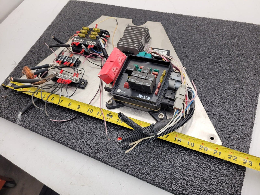 Eaton 31S-002-0 12VDC Power Distribution Module Fuse Relay Holder System B