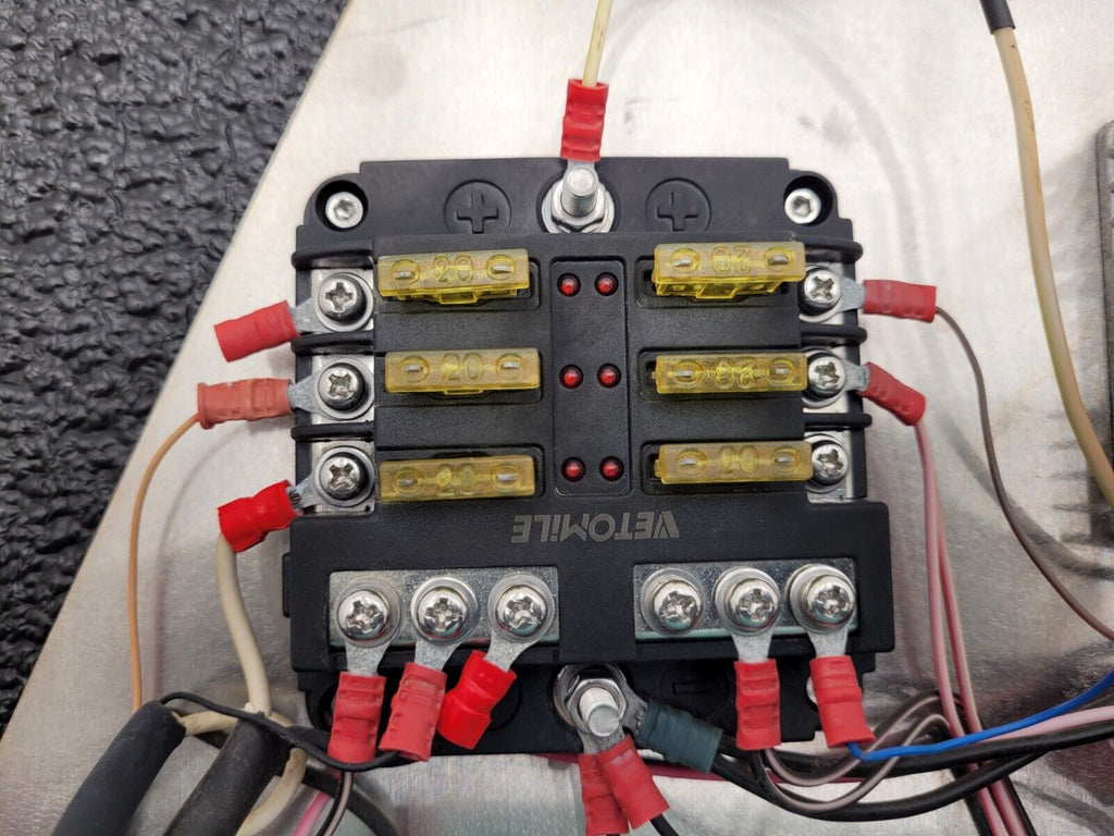 Eaton 31S-002-0 12VDC Power Distribution Module Fuse Relay Holder System B