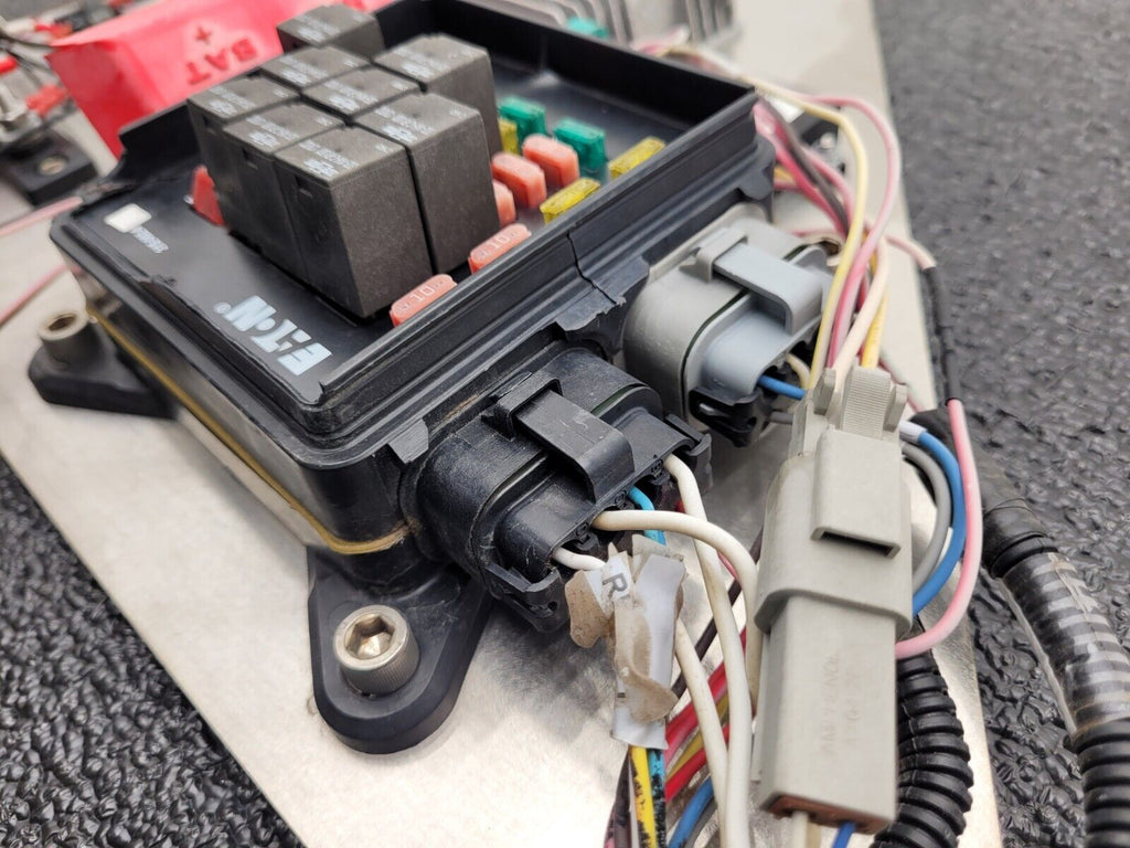 Eaton 31S-002-0 12VDC Power Distribution Module Fuse Relay Holder System B