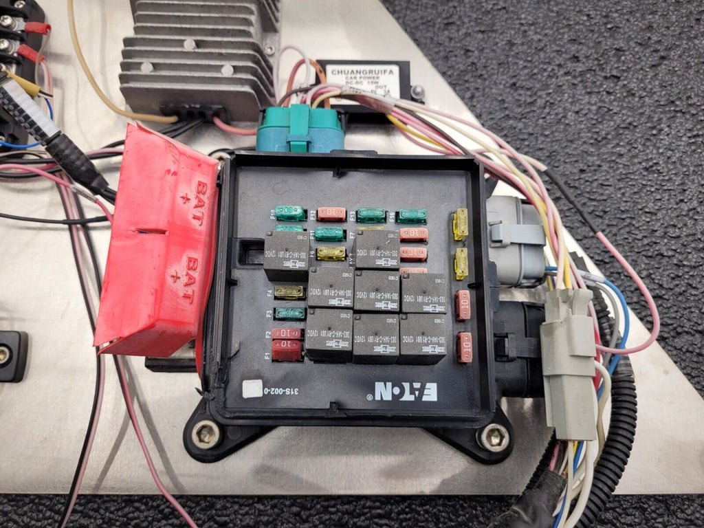 Eaton 31S-002-0 12VDC Power Distribution Module Fuse Relay Holder System B