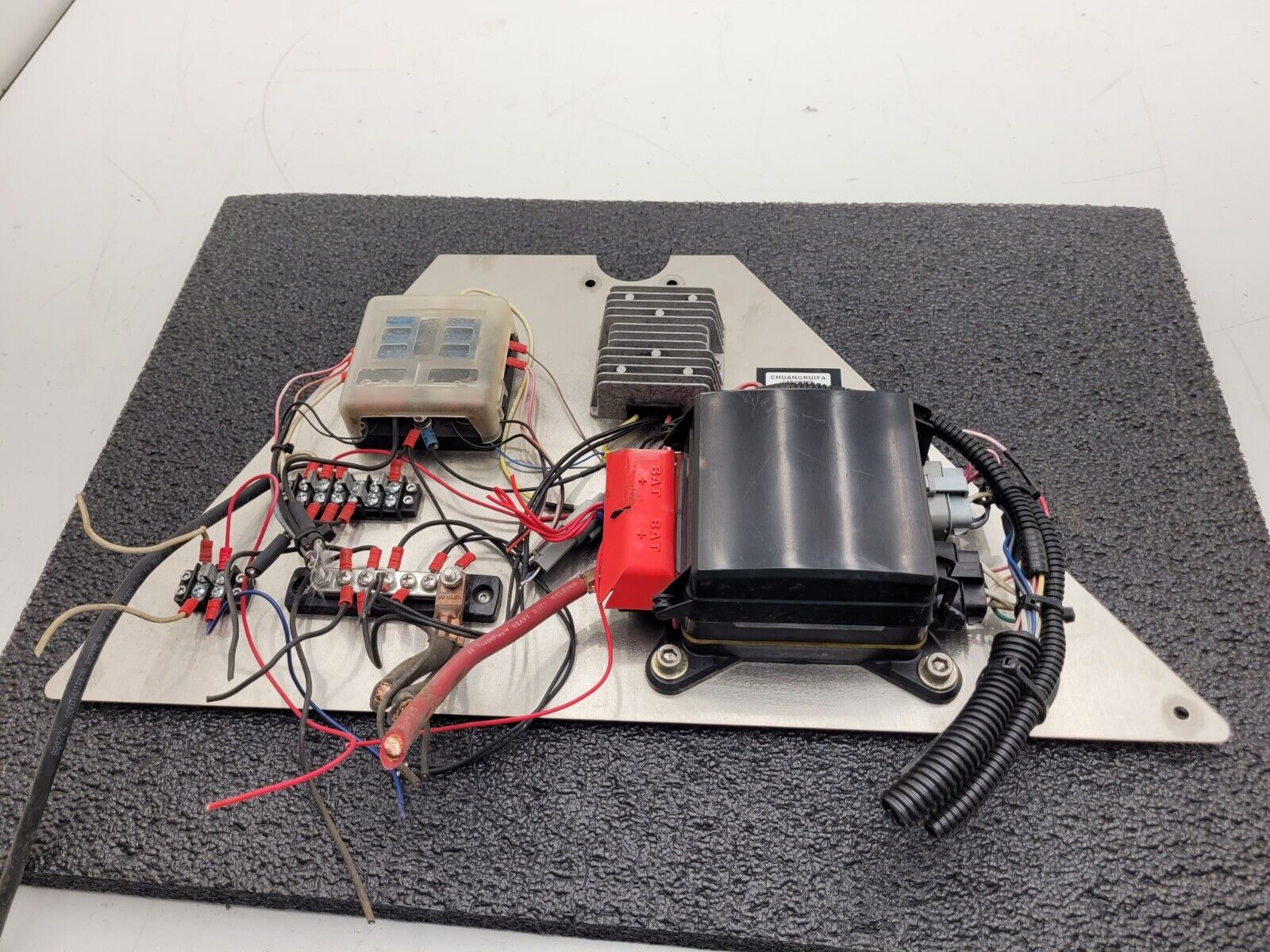 Eaton 31S-002-0 12VDC Power Distribution Module Fuse Relay Holder System D