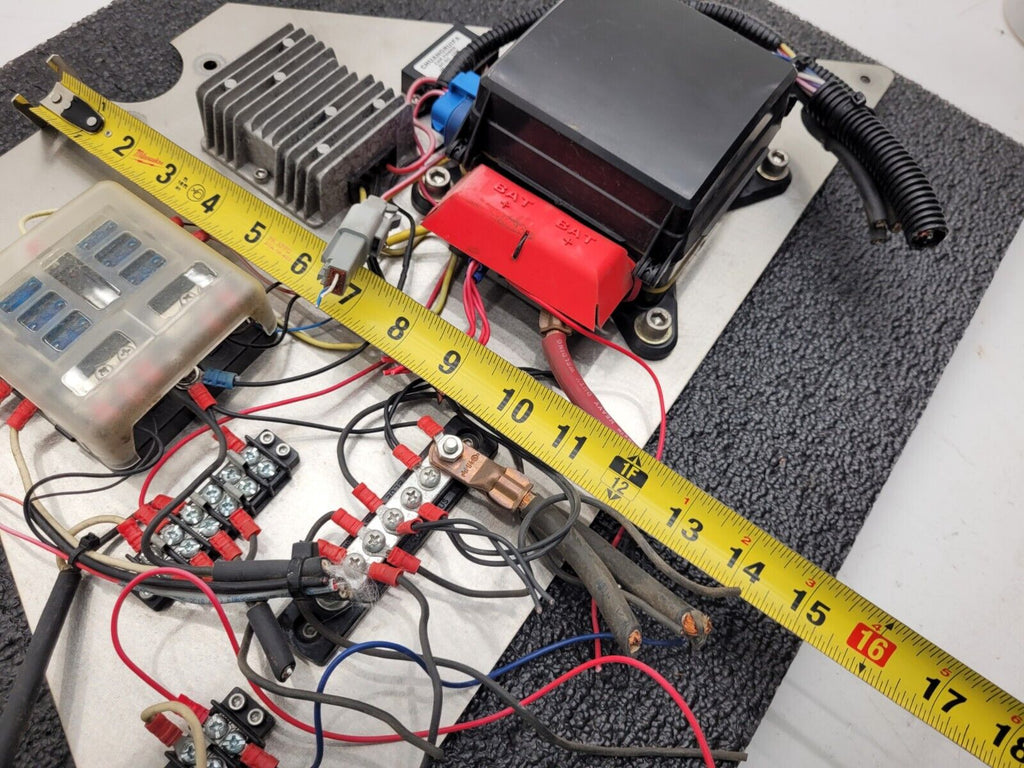 Eaton 31S-002-0 12VDC Power Distribution Module Fuse Relay Holder System D