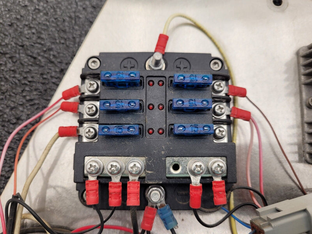 Eaton 31S-002-0 12VDC Power Distribution Module Fuse Relay Holder System D