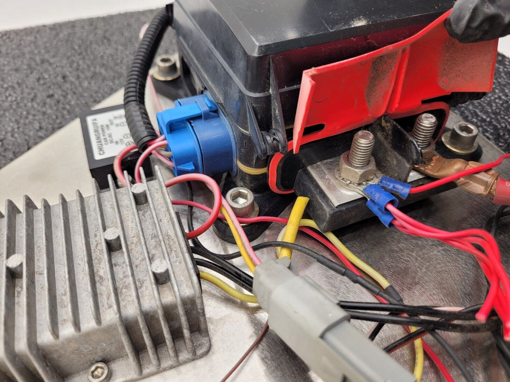 Eaton 31S-002-0 12VDC Power Distribution Module Fuse Relay Holder System D