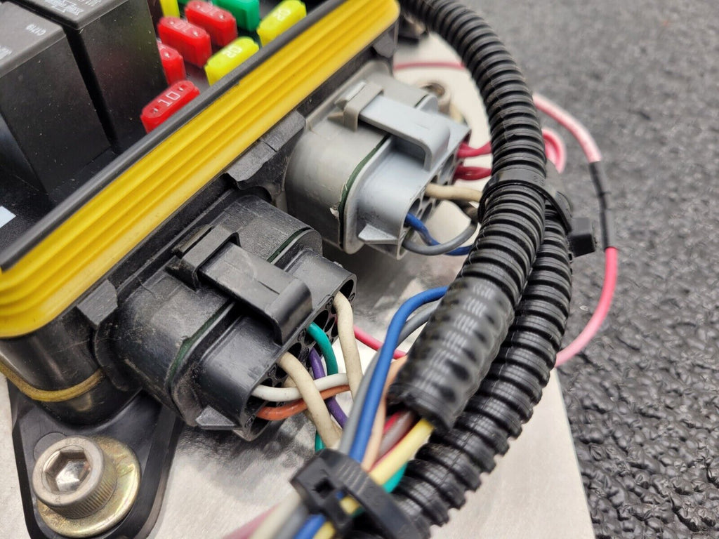 Eaton 31S-002-0 12VDC Power Distribution Module Fuse Relay Holder System D