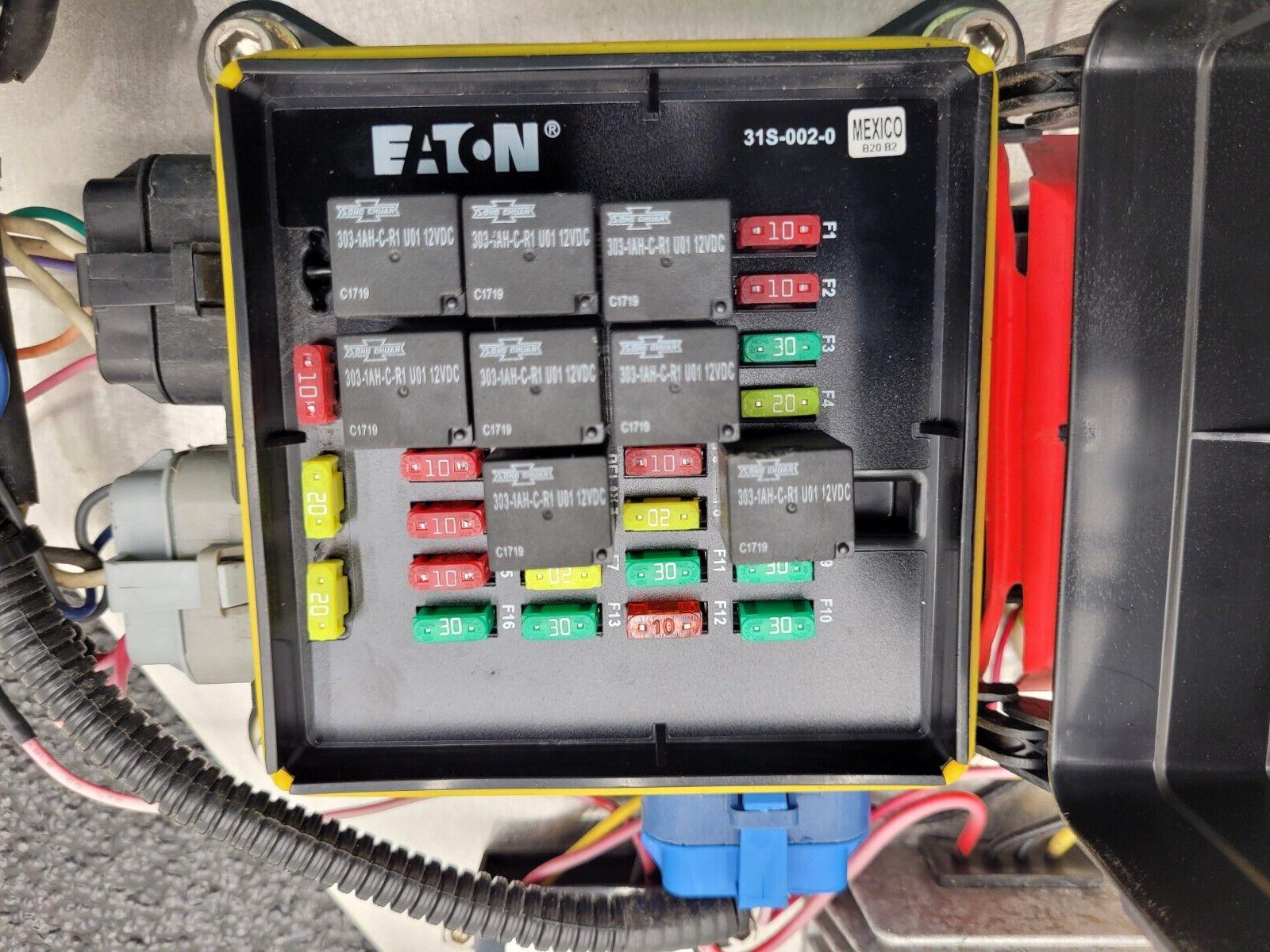 Eaton 31S-002-0 12VDC Power Distribution Module Fuse Relay Holder System D