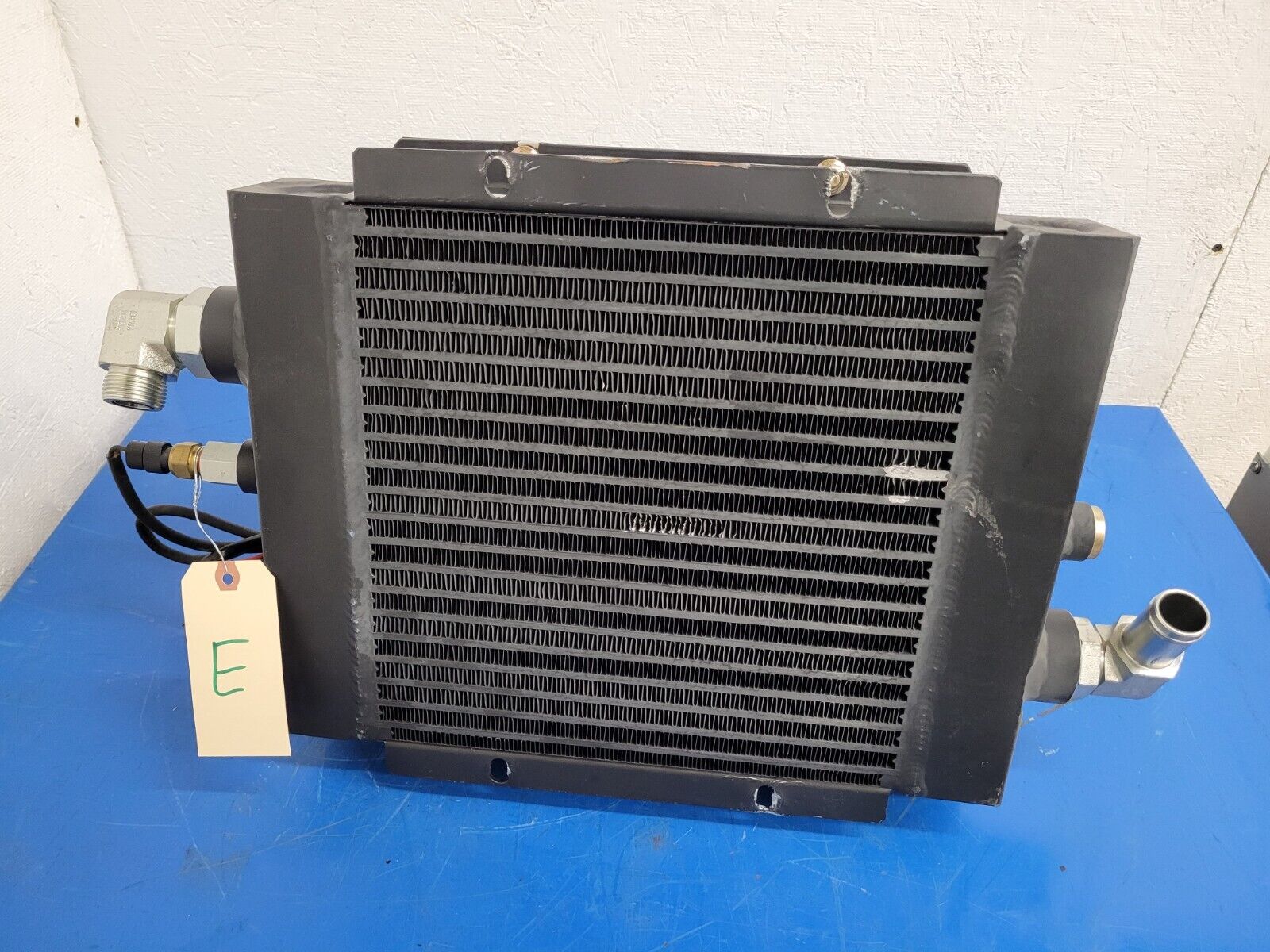 American Cooling Systems Hydraulic Oil Cooler Radiator 24714AM + 12VDC Fan E