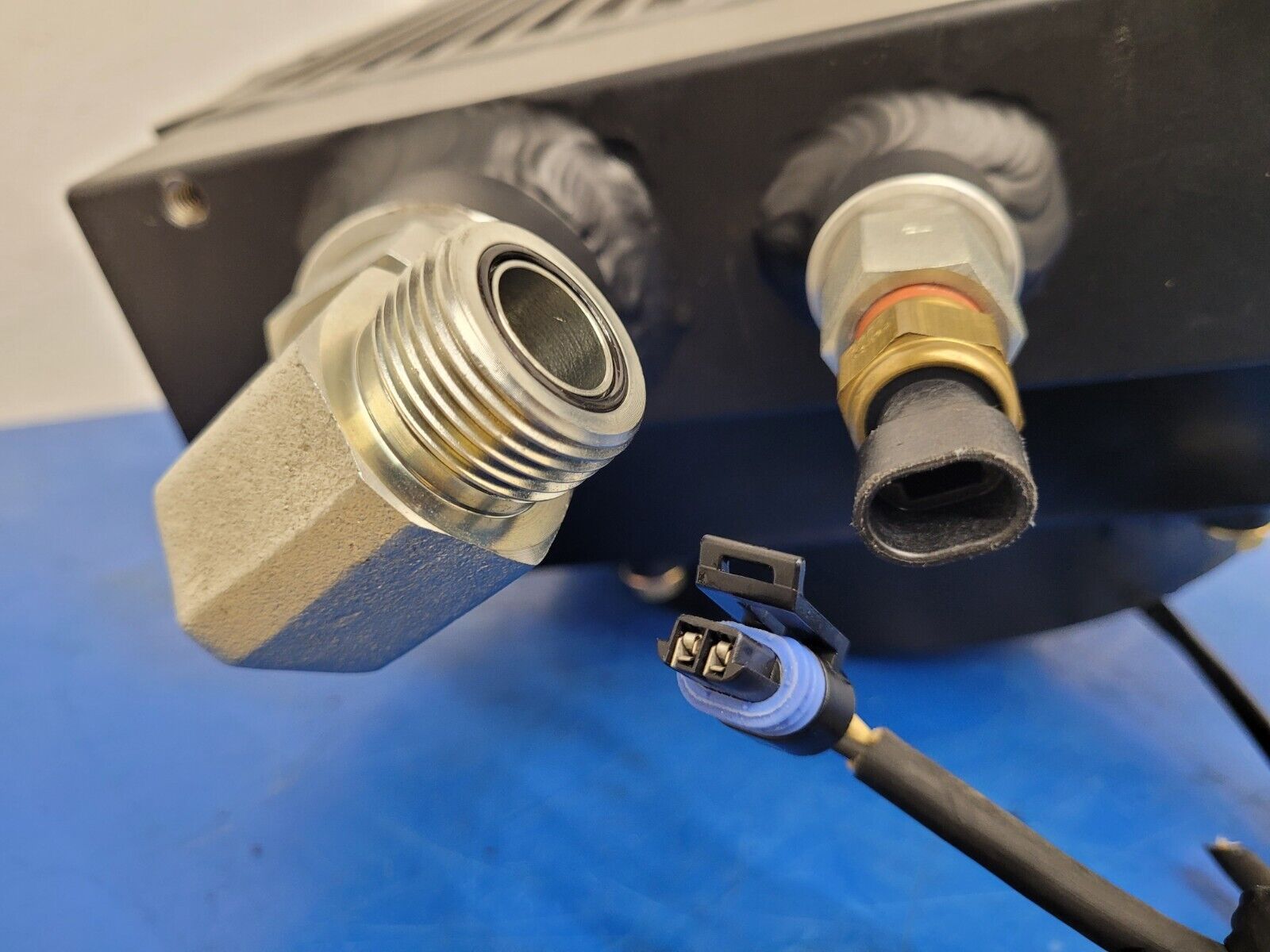 American Cooling Systems Hydraulic Oil Cooler Radiator 24714AM + 12VDC Fan E