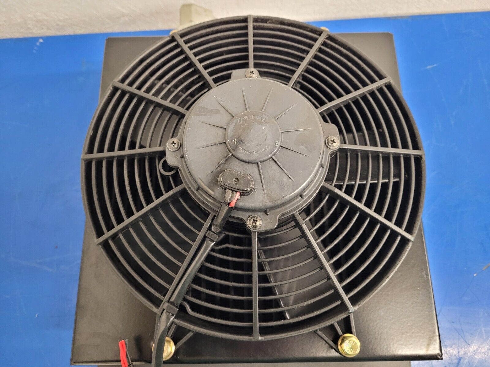 American Cooling Systems Hydraulic Oil Cooler Radiator 24714AM + 12VDC Fan E