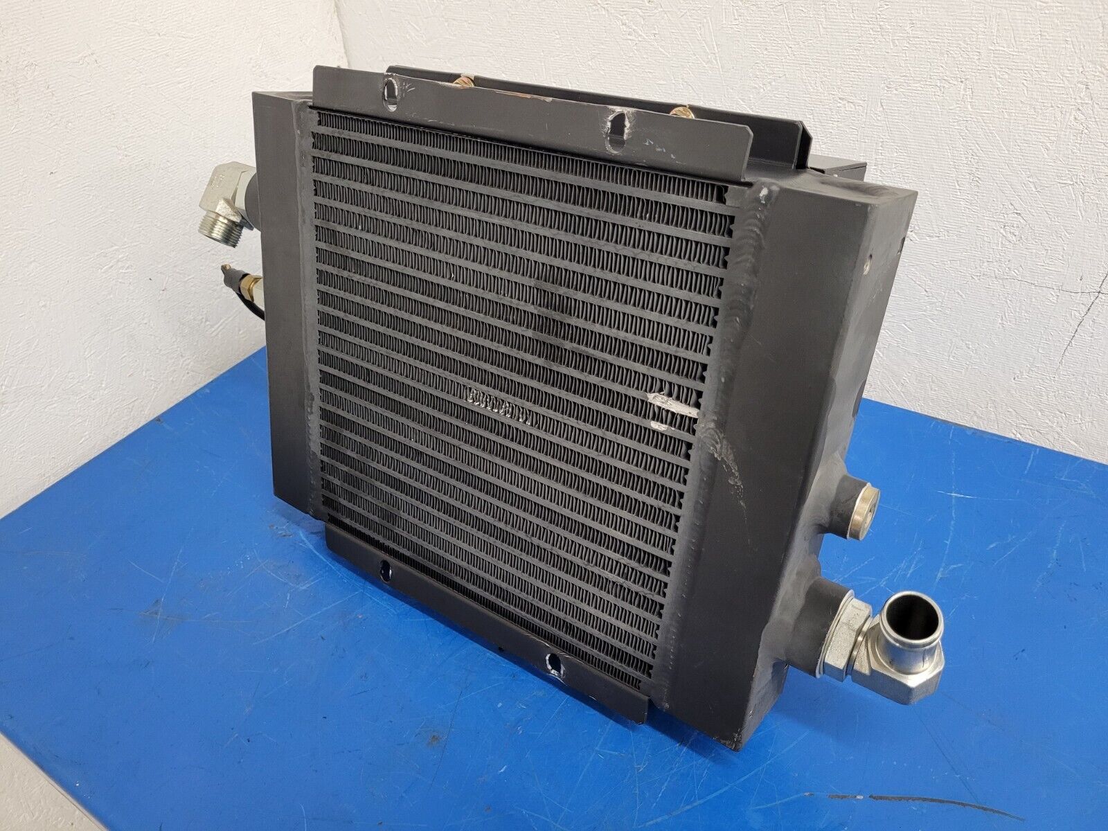 American Cooling Systems Hydraulic Oil Cooler Radiator 24714AM + 12VDC Fan E