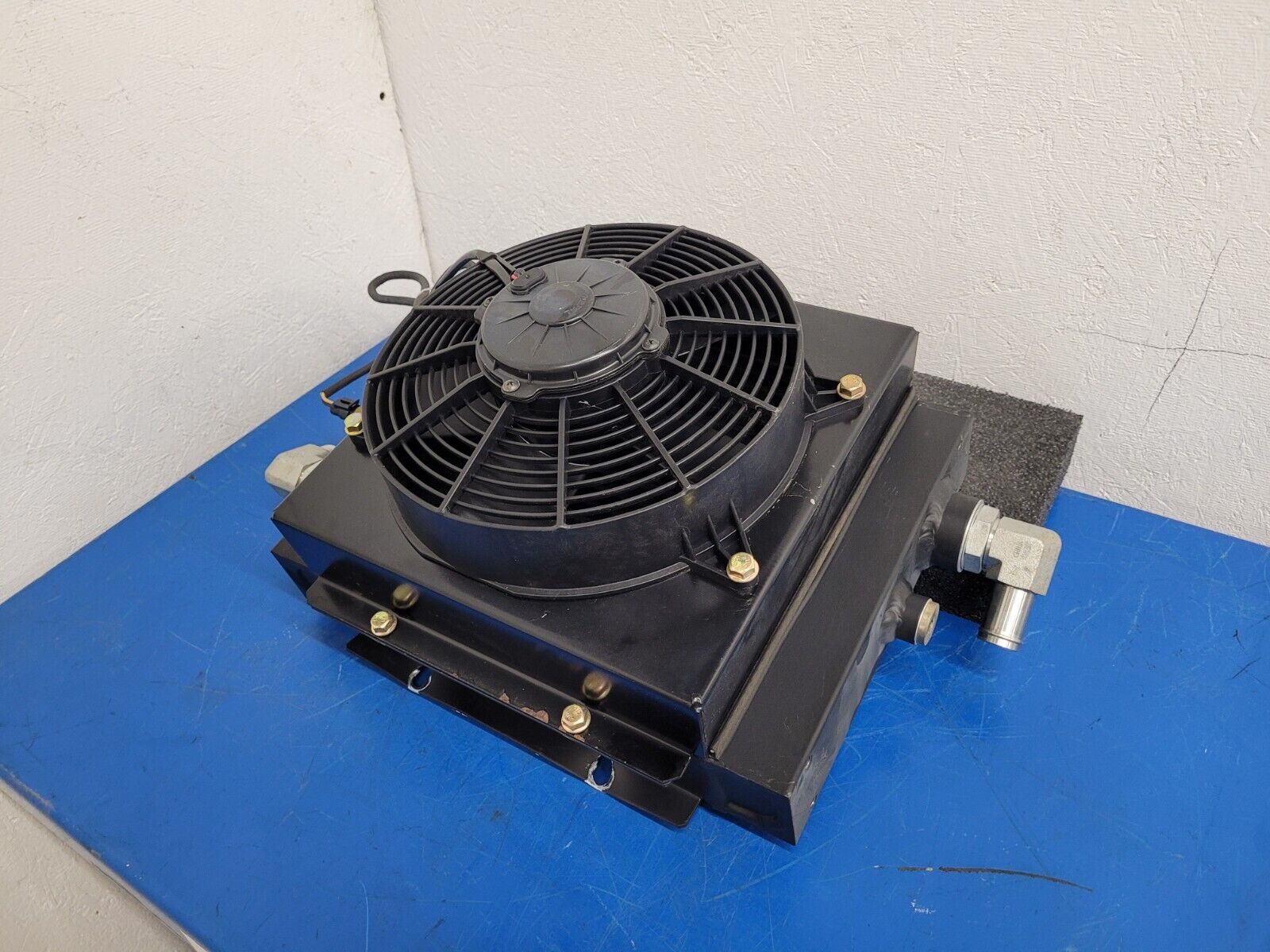 American Cooling Systems Hydraulic Oil Cooler Radiator 24714AM + 12VDC Fan E