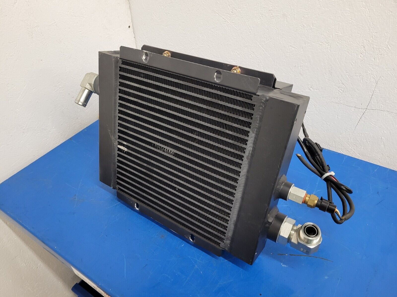 American Cooling Systems Hydraulic Oil Cooler Radiator 24714AM + 12VDC Fan E