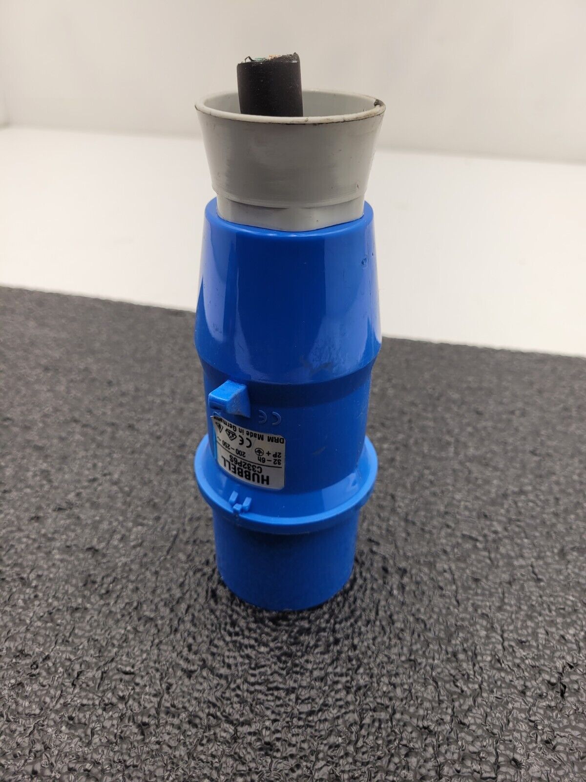 Hubbell C332P6S 32-6h 200-250VAC 2PH DRM Pin And Sleeve Plug 3 Pole