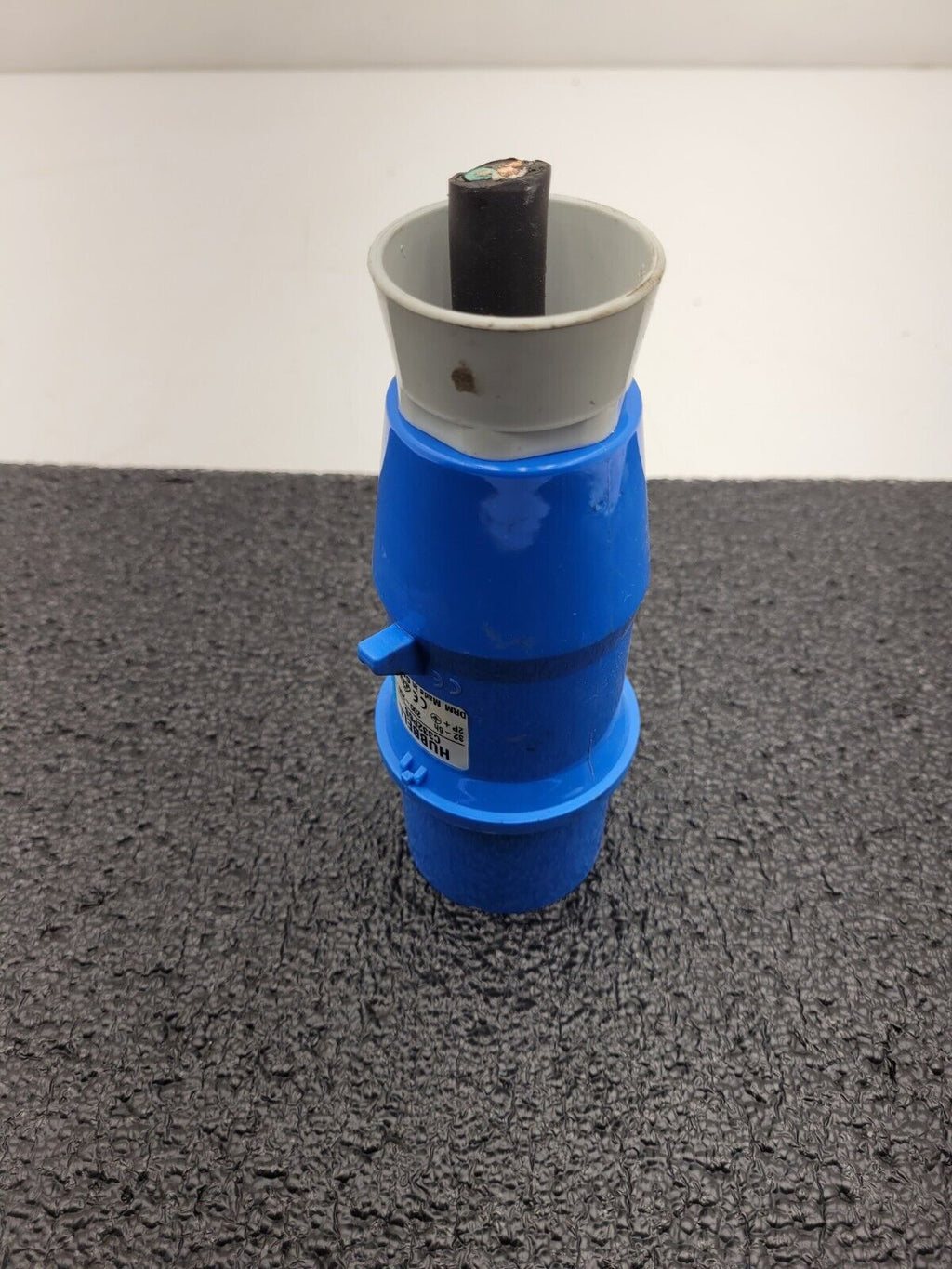 Hubbell C332P6S 32-6h 200-250VAC 2PH DRM Pin And Sleeve Plug 3 Pole